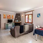 Yvonne * L' Escala